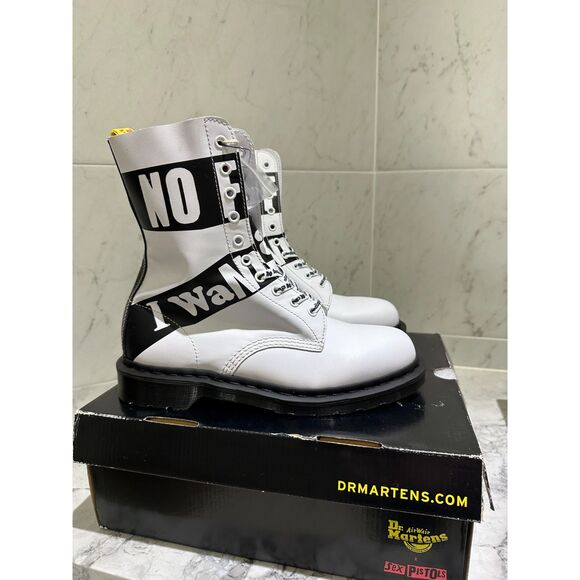 Sex Pistols Backhand Straw Grain Boot in White Dr. Martens - Picture 2 of 7